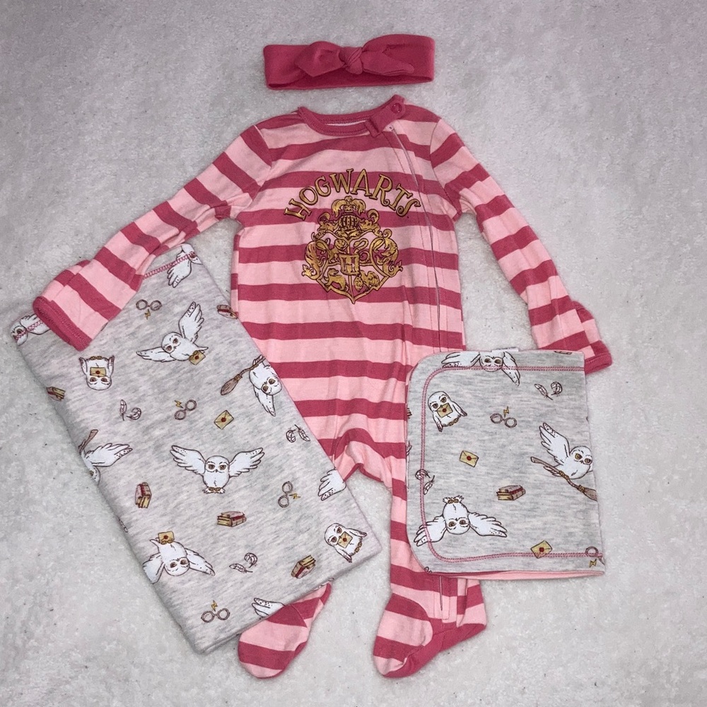 #13. Warner Bros. - Wizarding World | Harry Potter - Striped Hogwarts Baby Set